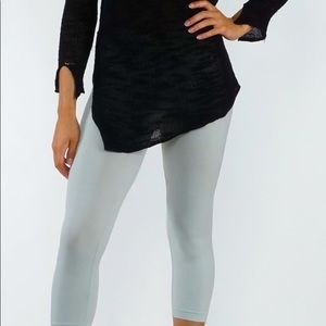 🆕5StarsLine YELETE:NIP/NWT- Capri Leggings- Metal Grey Size: L/XL 10-16